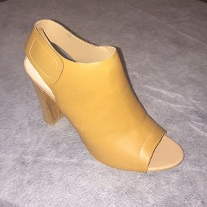 ⭐️⭐️⭐️Light Brown Velcro Sling Back Heels